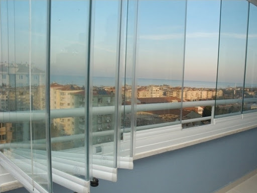 White Glass Cam Balkon